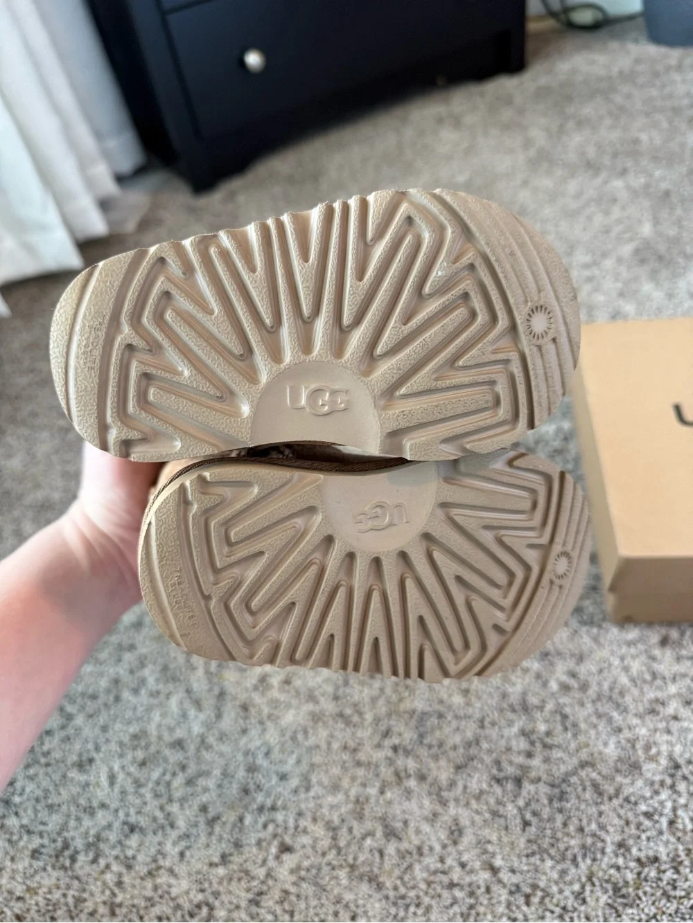 New In Box - Uggs Kids Classic II Chestnut Boots - Size 7 Toddler